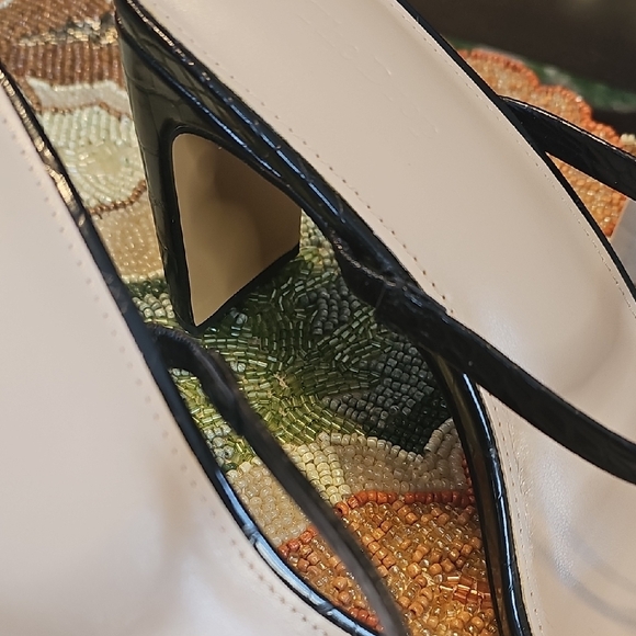 Elegant Black Croc-Patterned Heels - Picture 5 of 11